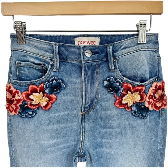 Driftwood Colette High Rise Fray Hem Jean Straight Crop Floral Applique  Size 25 - Picture 7 of 13